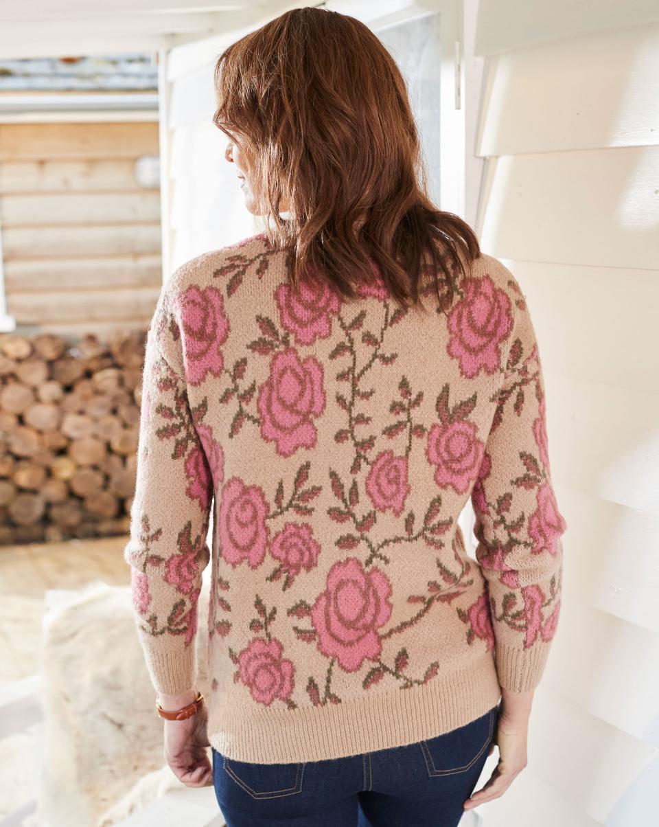 Classic Warm Beige Cotton Traders Coming-Up-Roses Jacquard Floral Jumper Knitwear Women - 1