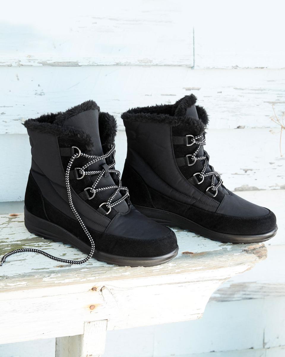 Black Women Easy-To-Use Cosy Lined Flexisole Lace-Up Boots Boots Cotton Traders