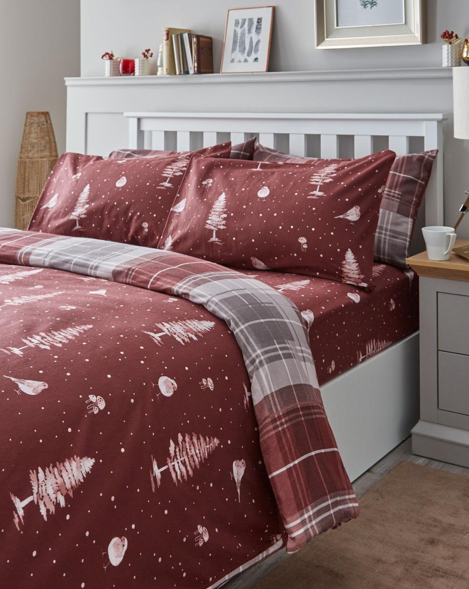 Home Red Winter Robin Check Brushed Cotton Duvet Set Cotton Traders Duvet Covers Limited - 3