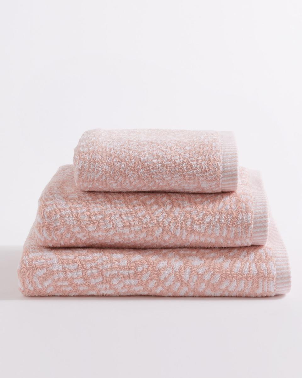 Cotton Traders Home Towels Organic Amalfi Bath Towel (550G) Pink - 1
