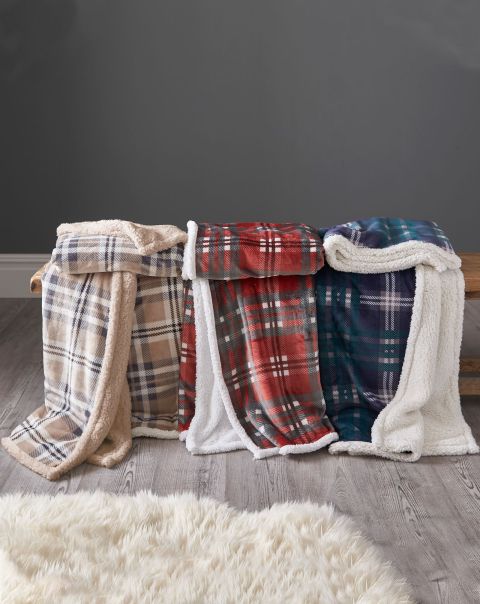 Stylish Cotton Traders Red Lomond Sherpa Throw Soft Furnishings Home