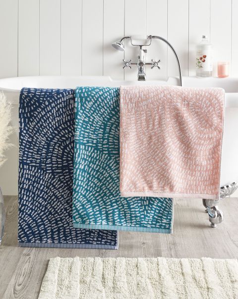 Cotton Traders Amalfi Hand Towel (550G) Pink Home Towels Practical